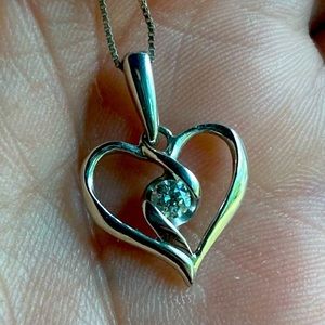 Helzberg Sirena heart necklace. 1/10 CTW. 10KW